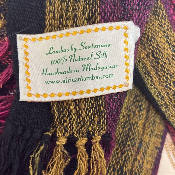 100% Silk Handmade Scarf Lambas by Soatanana - Picture 4 of 5